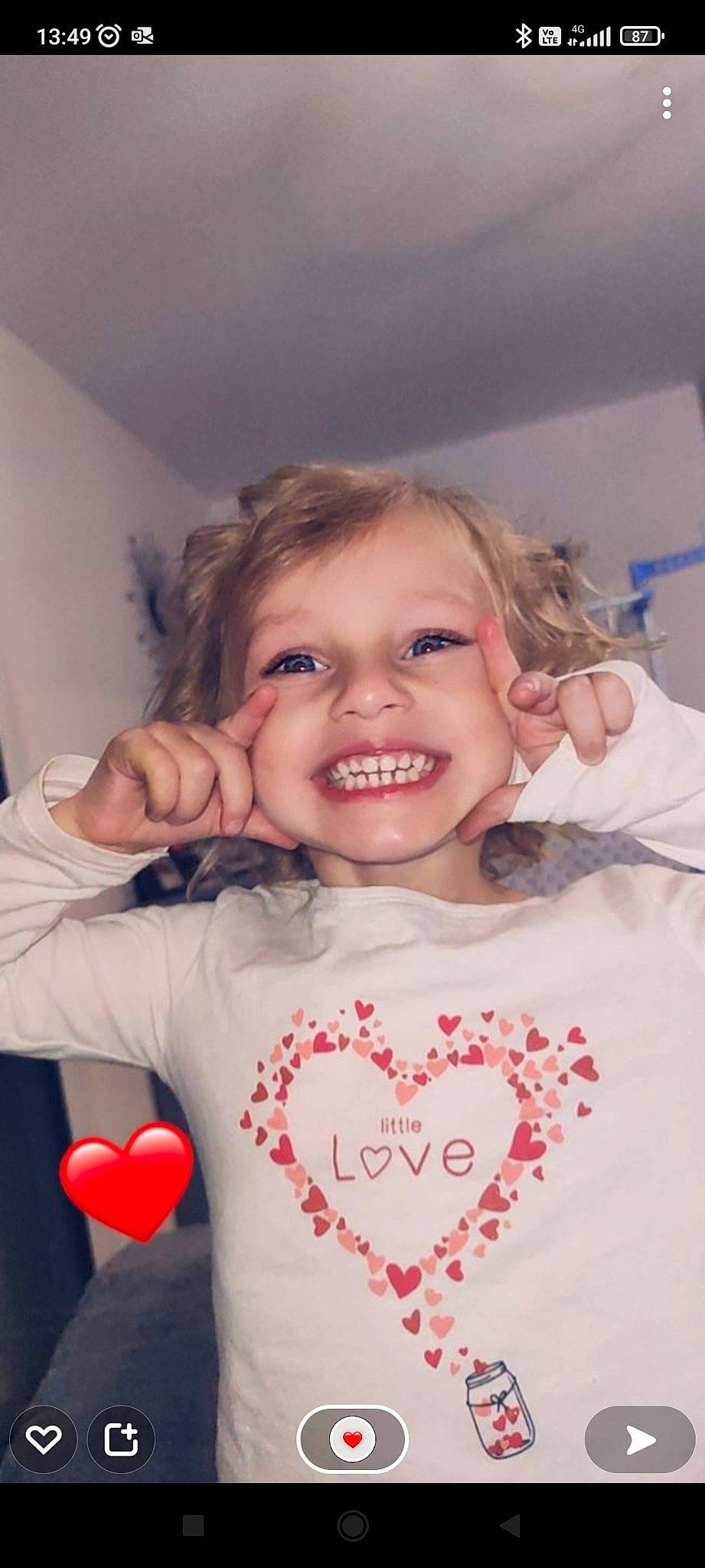 Norra participe au concours pour gagner de l'argent avec cette photo : arm, cheek, chin, eyelash, face, facial_expression, hair, hairstyle, happy, joy, lip, mouth, neck, nose, organ, person, product, shoulder, skin, sleeve