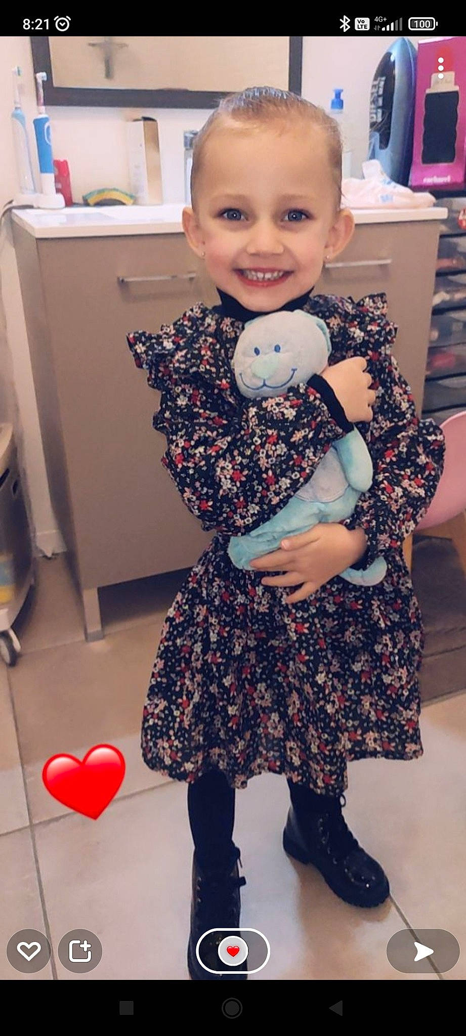 Norra participe au concours pour gagner de l'argent avec cette photo : black, clothing, dress, fashion, hairstyle, joint, joy, one_piece_garment, organ, person, photograph, pink, product, shoulder, skin, sleeve, smile, standing, style, textile