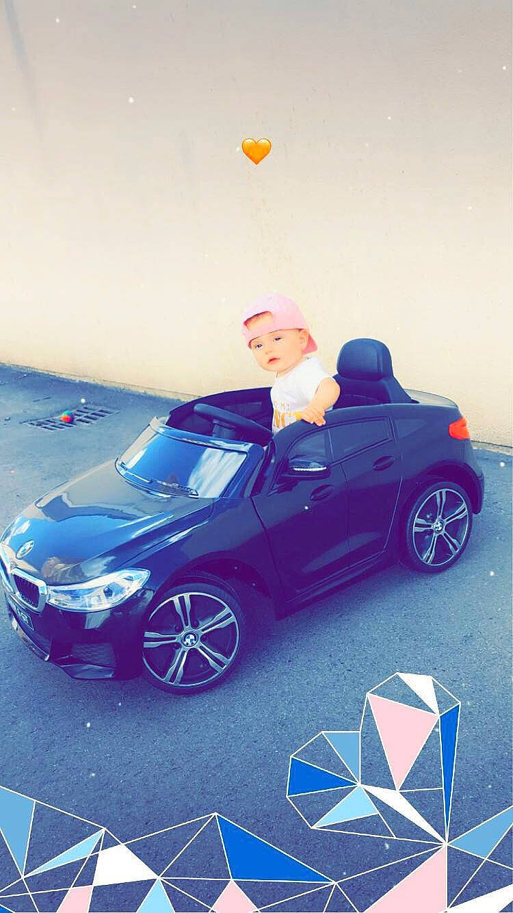 Siham a rejoint le concours — aidez-le/la à gagner de superbes lots ! auto_show, automotive_design, bmw, car, compact_car, convertible, executive_car, family_car, hatchback, hood, hot_hatch, luxury_vehicle, mid_size_car, person, personal_luxury_car, photography, rim, subcompact_car, vehicle, vehicle_door