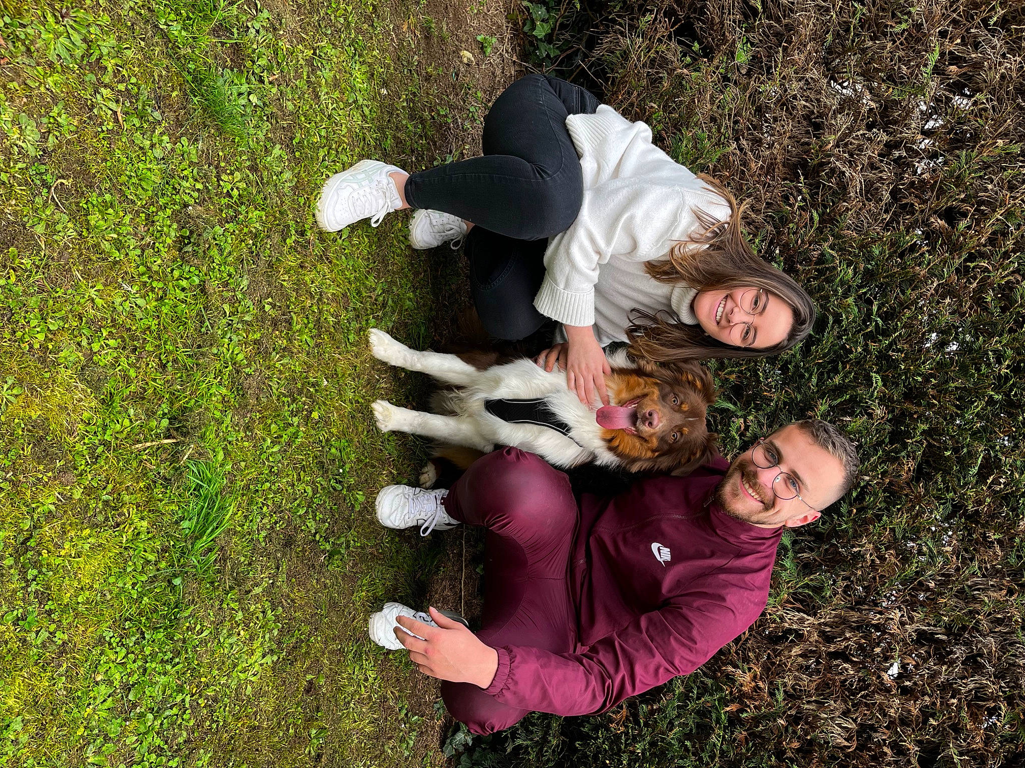 Simba participe au concours pour gagner de l'argent avec cette photo : adventure, arm, child, fun, gesture, grass, grass_family, grassland, happy, lawn, leisure, people_in_nature, plant, recreation, shrub, smile, tree