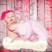 Taelyn is registered to the contest to win money with this photo: