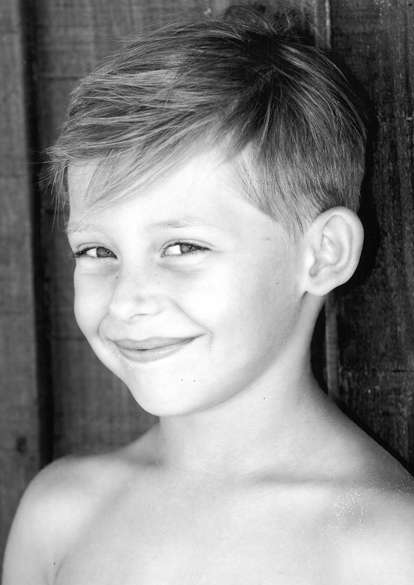 Ilan a rejoint le concours — aidez-le/la à gagner de superbes lots ! beauty, black_and_white, blond, chin, ear, eye, eyebrow, face, facial_expression, forehead, hair, hairstyle, head, joy, lip, monochrome, nose, person, photograph, photography