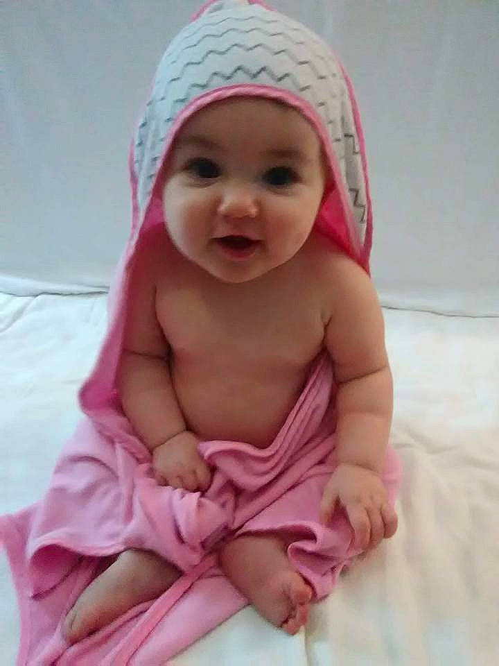 Makynna is registered to the contest to win money with this photo: cheek, child, girl, hair_accessory, headgear, headwear, infant, person, pink, product, skin, toddler