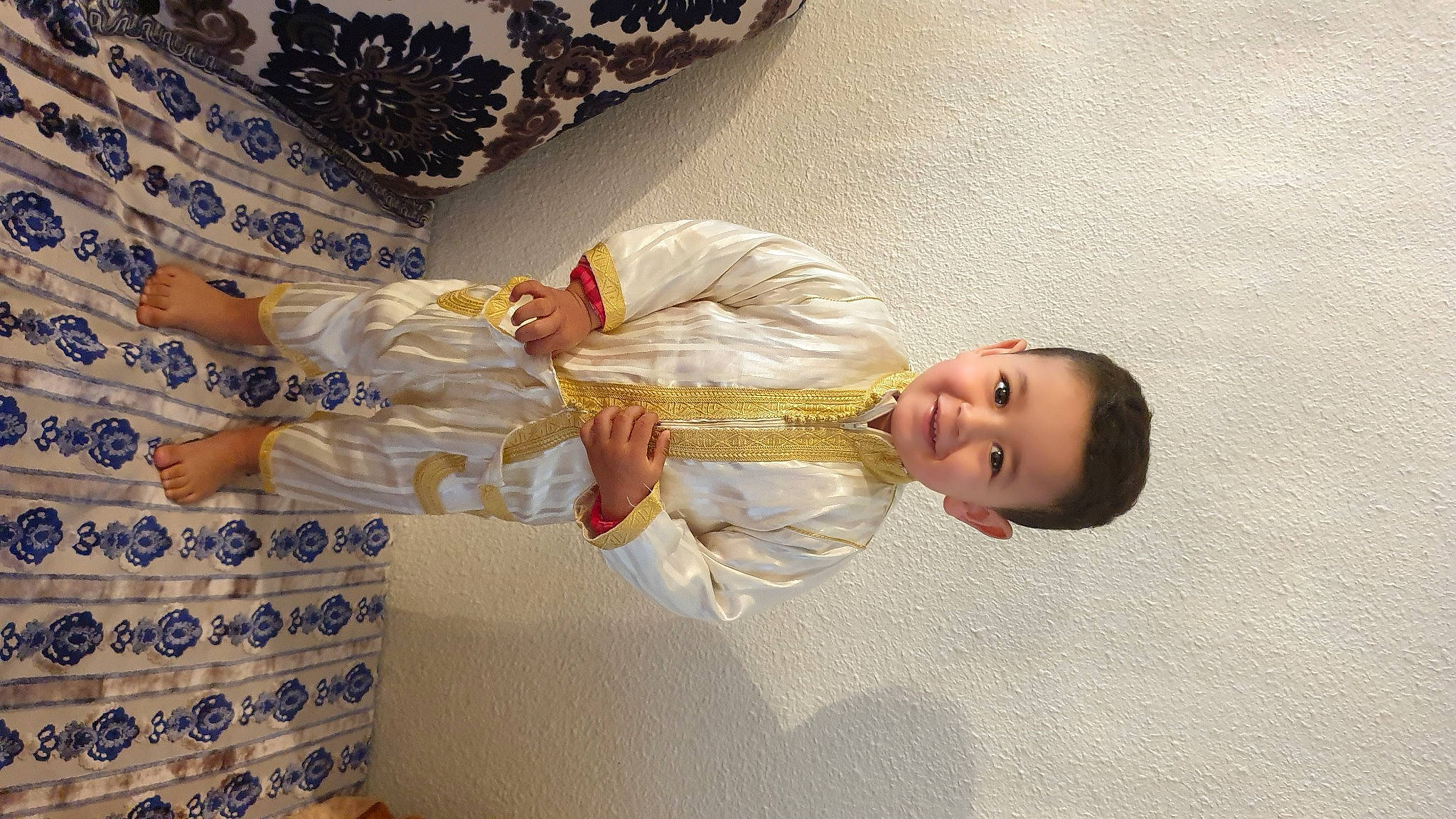 Idriss a rejoint le concours — aidez-le/la à gagner de superbes lots ! arm, baby, baby_products, baby_sleeping, baby_toddler_clothing, child, comfort, face, finger, hand, happy, head, human_body, human_leg, joy, linens, person, room, sleeve, smile