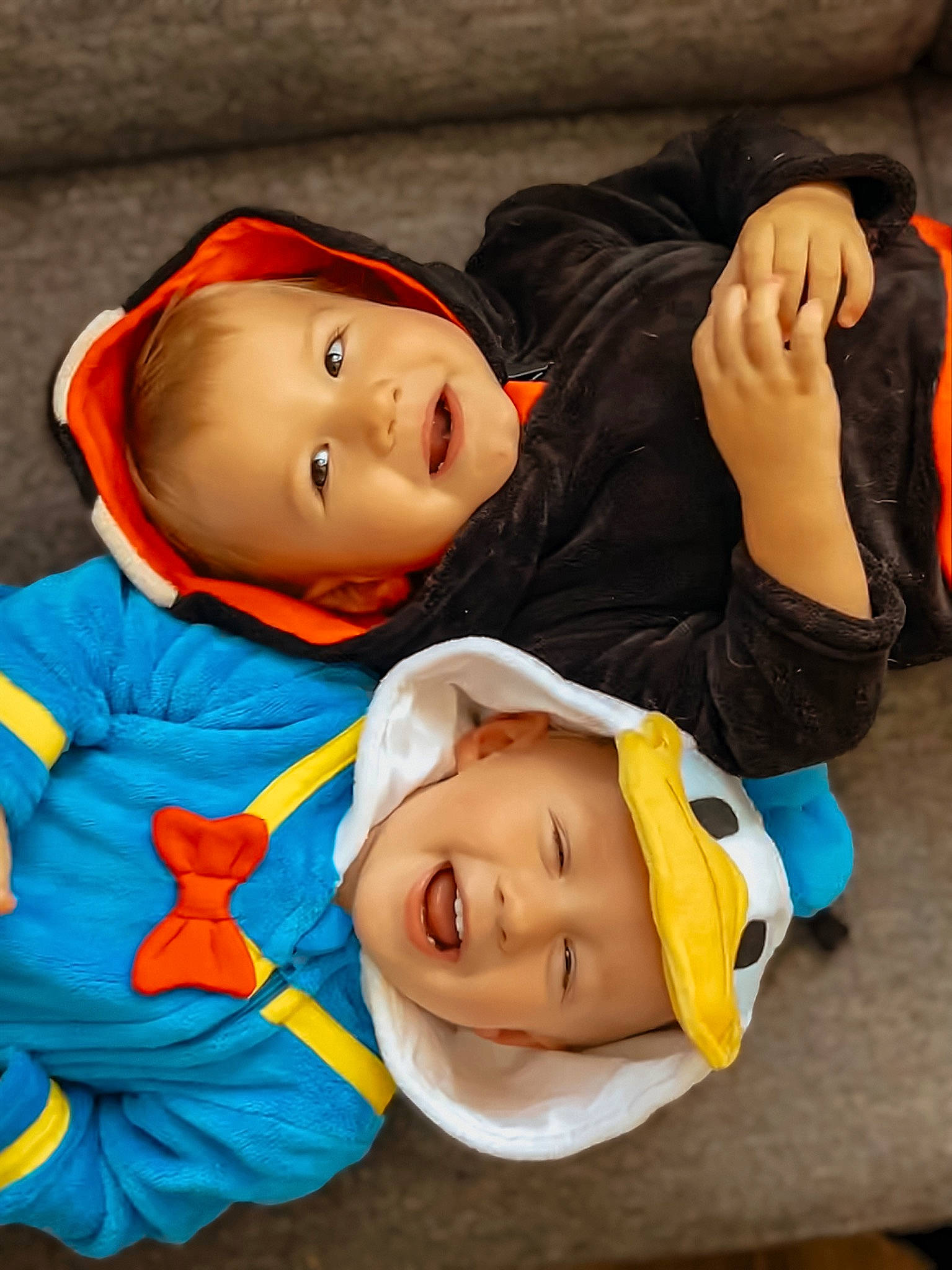 Evann Et Malhone a rejoint le concours — aidez-le/la à gagner de superbes lots ! baby, baby_products, baby_toddler_clothing, cheek, child, comfort, doll, fun, happy, headgear, headwear, linens, mammal, nose, orange, outerwear, person, room, skin, toddler