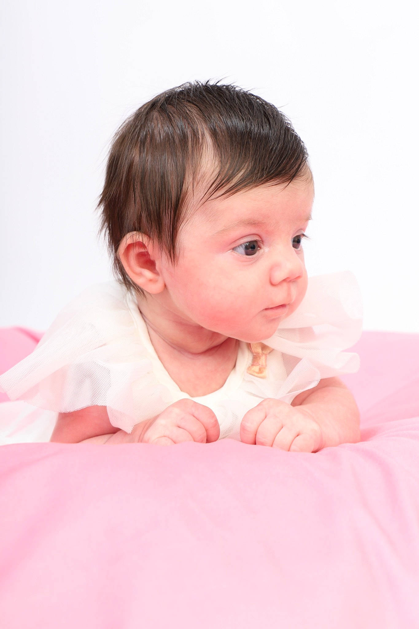 Thalia a rejoint le concours — aidez-le/la à gagner de superbes lots ! arm, baby, baby_toddler_clothing, cheek, comfort, dress, eyelash, flash_photography, gesture, hand, happy, linens, lip, neck, nose, peach, person, pink, sleeve, thumb