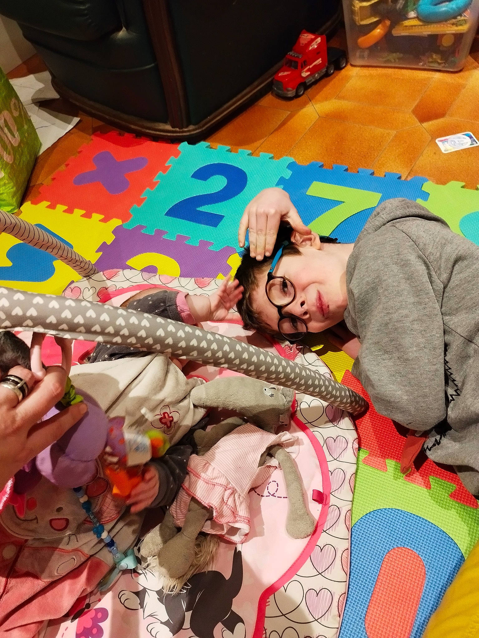 Björn a rejoint le concours — aidez-le/la à gagner de superbes lots ! art, bed_sheet, bedding, child, comfort, craft, event, festival, fun, happy, leisure, linens, pattern, person, play, public_event, quilt, room, t_shirt, textile