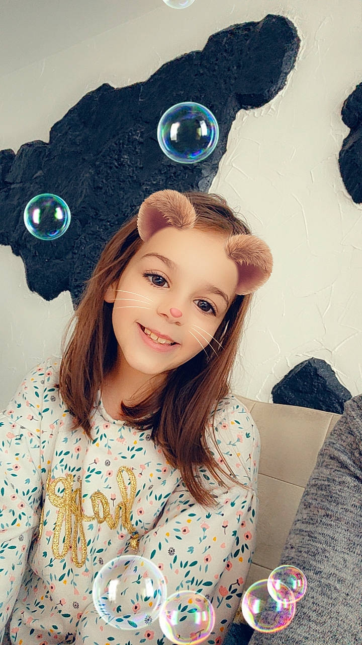 Yasmine a rejoint le concours — aidez-le/la à gagner de superbes lots ! beauty, blue, cap, child, cool, costume_hat, electric_blue, eye, eyelash, flash_photography, hair, happy, head, headgear, joy, organ, pattern, person, sleeve, smile