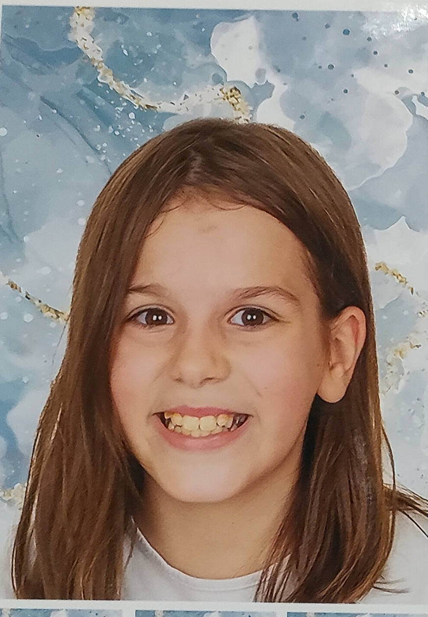 Yasmine participe au concours pour gagner de l'argent avec cette photo : cheek, chin, ear, eyebrow, eyelash, flash_photography, forehead, happy, iris, jaw, joy, layered_hair, lip, long_hair, makeover, mouth, nose, person, skin, smile