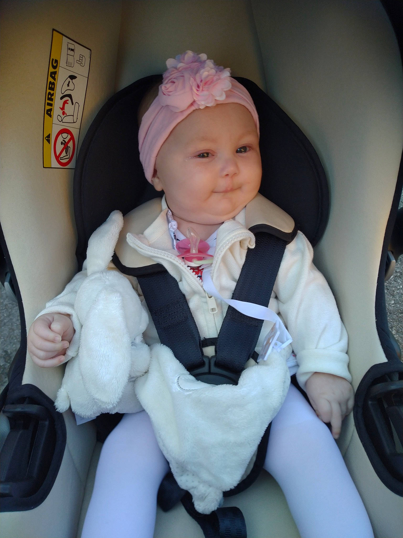 Océane-mélinda a rejoint le concours — aidez-le/la à gagner de superbes lots ! auto_part, baby, baby_carriage, baby_toddler_clothing, cap, car_seat, comfort, fashion_accessory, finger, flash_photography, happy, hat, headwear, human_body, person, personal_protective_equipment, seat_belt, service, sitting, smile