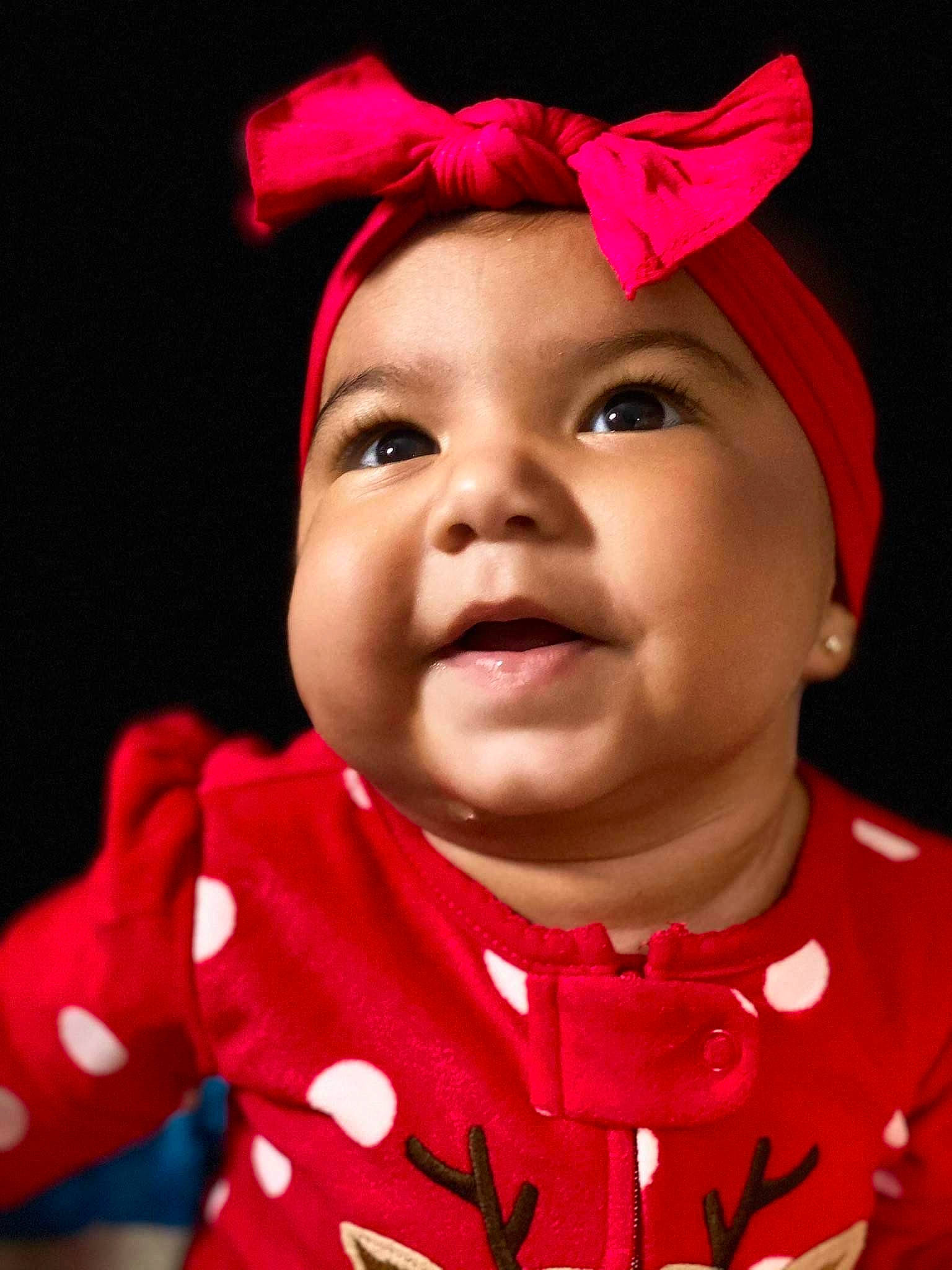 Julianna is registered to the contest to win money with this photo: cheek, child, chin, close_up, ear, eye, face, facial_expression, forehead, fun, head, headgear, headwear, joy, lip, nose, organ, person, pink, red