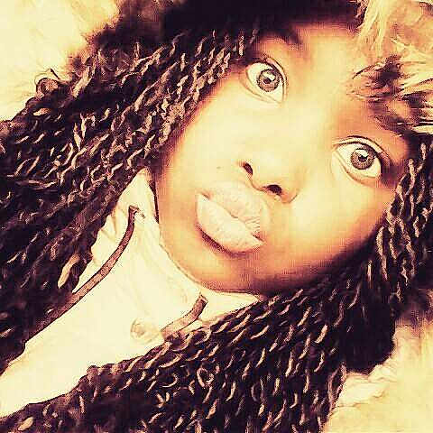 Nelly participe au concours pour gagner de l'argent avec cette photo :