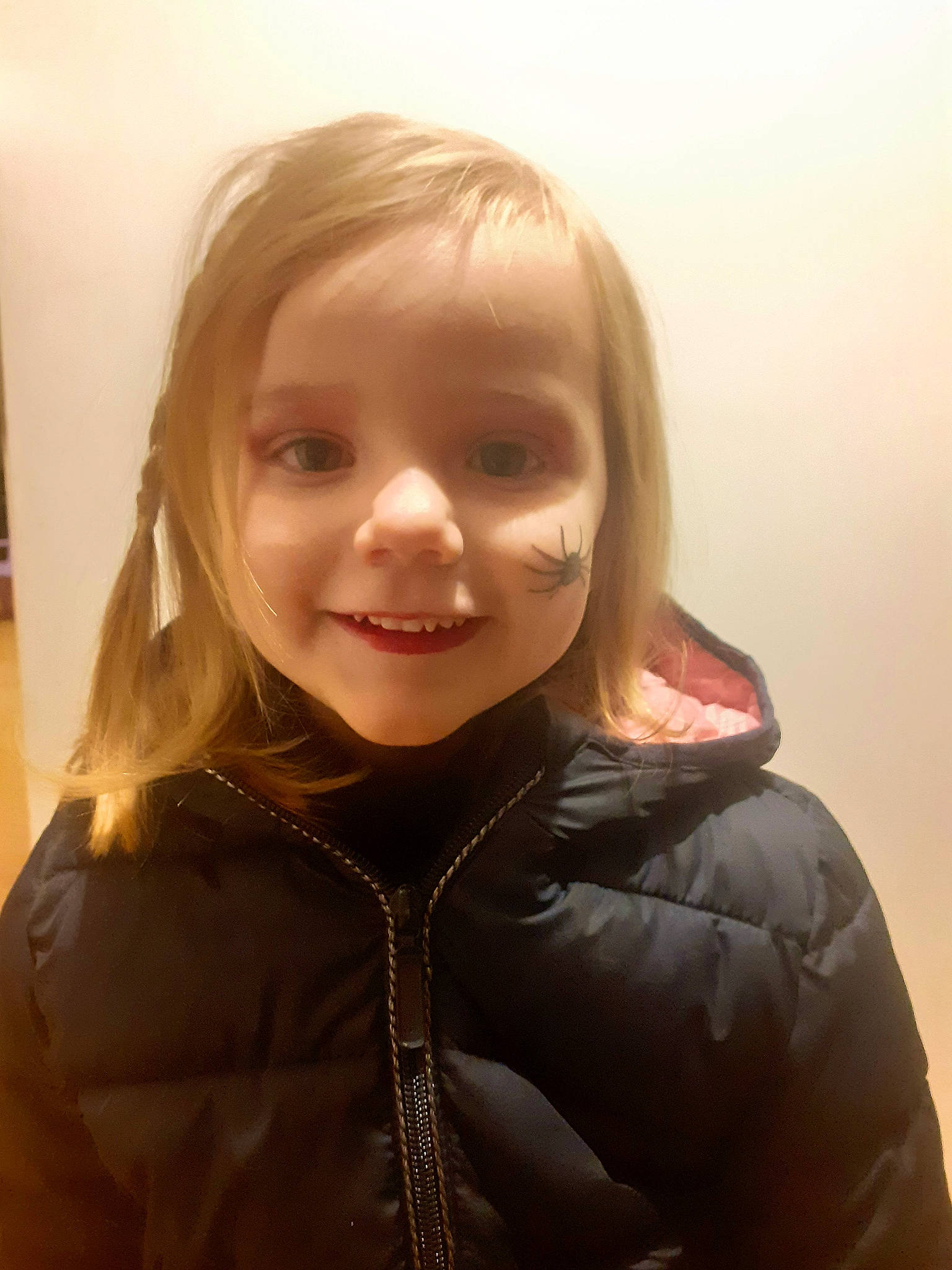 Mila a rejoint le concours — aidez-le/la à gagner de superbes lots ! cheek, clothing, cool, eyebrow, face, facial_expression, flash_photography, hair, happy, iris, jacket, joy, leather_jacket, lip, nose, outerwear, person, shoulder, skin, sleeve