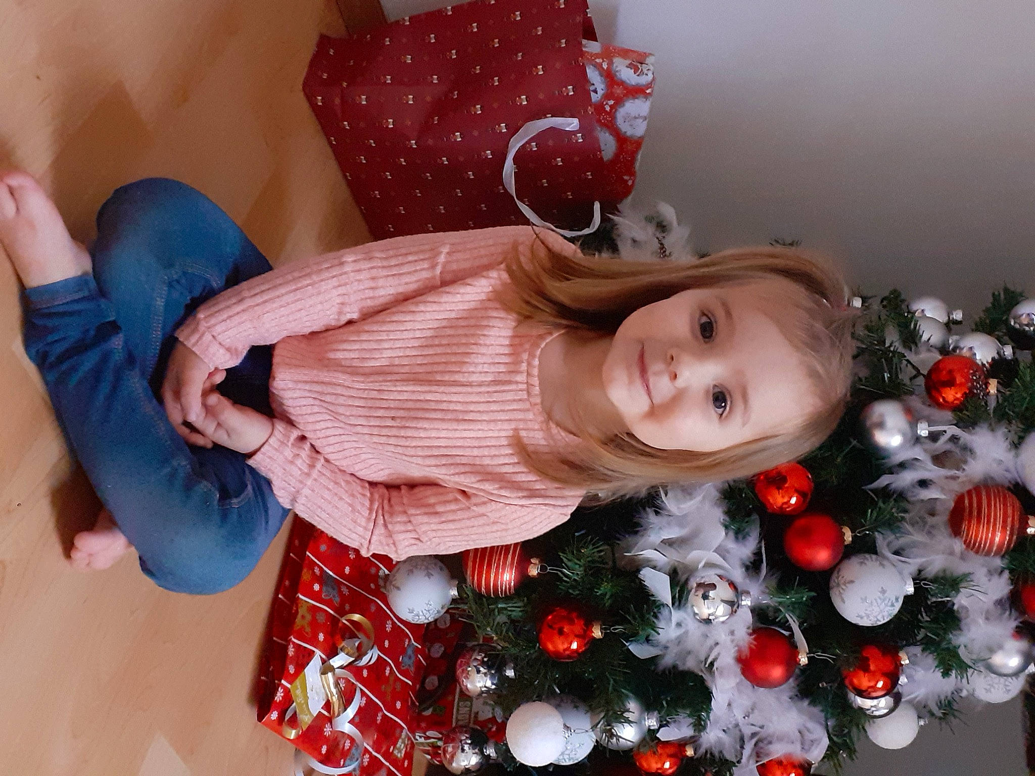 Mila participe au concours pour gagner de l'argent avec cette photo : baby, baby_toddler_clothing, child, christmas_decoration, christmas_ornament, design, event, eye, happy, head, holiday, joy, pattern, person, pink, plant, red, sleeve, smile, textile