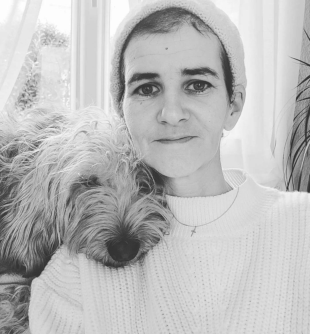 Louna participe au concours pour gagner de l'argent avec cette photo : black_and_white, canidae, carnivore, comfort, companion_dog, dog, dog_breed, eyelash, facial_hair, happy, iris, monochrome, monochrome_photography, small_terrier, sporting_group, stock_photography, terrier, toy_dog, vintage_clothing, working_animal