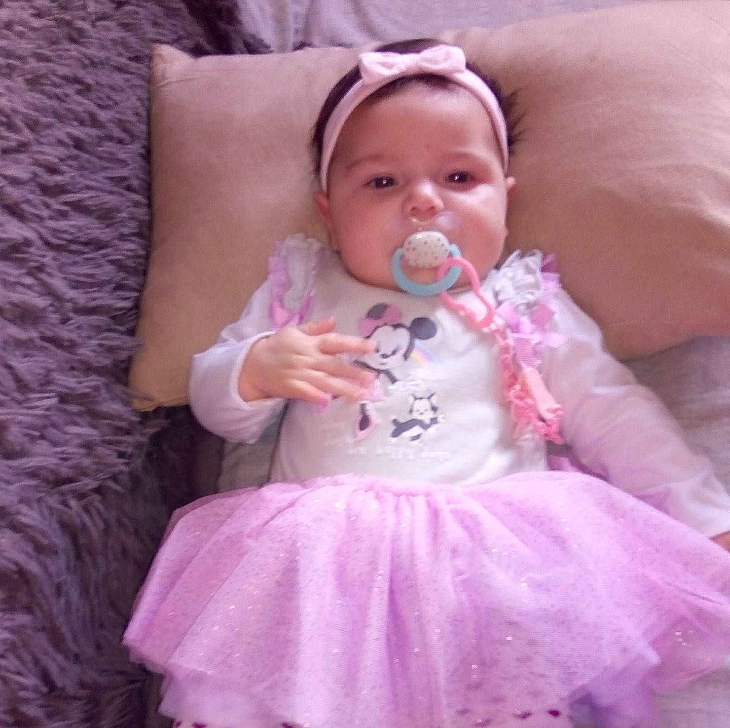 Thaïna a rejoint le concours — aidez-le/la à gagner de superbes lots ! baby_products, child, costume, girl, hair_accessory, infant, iris, person, pink, product, skin, textile, toddler