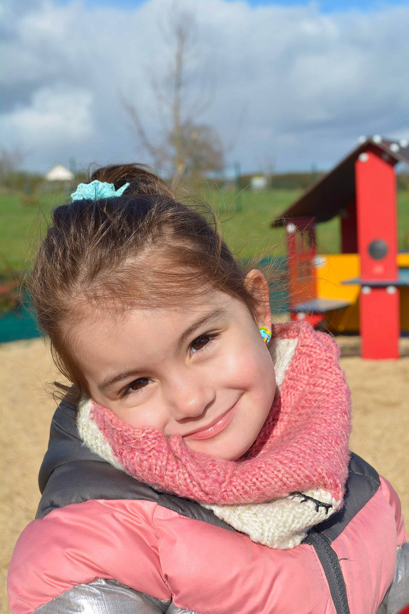 Louane a rejoint le concours — aidez-le/la à gagner de superbes lots ! baby, child, face, facial_expression, fun, happy, joy, leisure, lip, neck, outdoor_play_equipment, person, pink, play, skin, smile, toddler