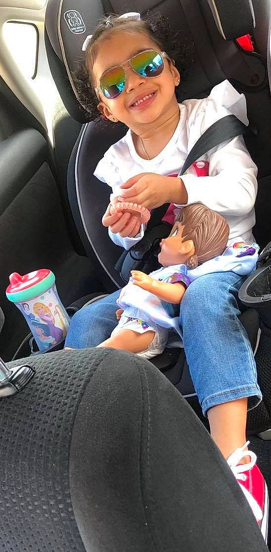 Jaiven is registered to the contest to win money with this photo: auto_part, automotive_design, car_seat, car_seat_cover, comfort, eyewear, finger, glasses, goggles, hat, head_restraint, jeans, joy, lap, motor_vehicle, person, smile, steering_wheel, sunglasses, toddler