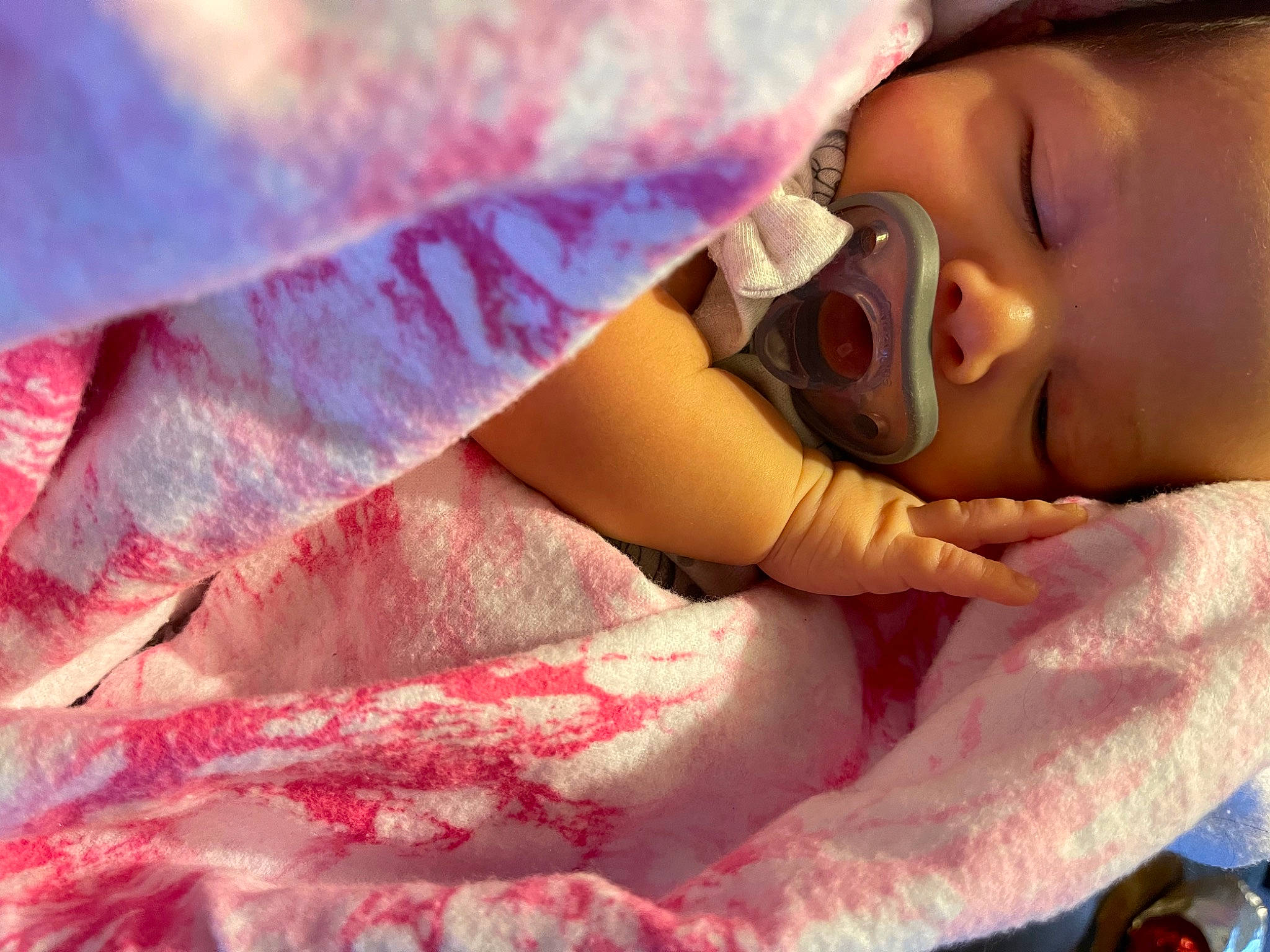 Camila is registered to the contest to win money with this photo: baby, baby_products, baby_sleeping, baby_toddler_clothing, bedding, bedtime, child, close_up, comfort, finger, grass, happy, linens, magenta, nap, person, pink, skin, textile, toddler