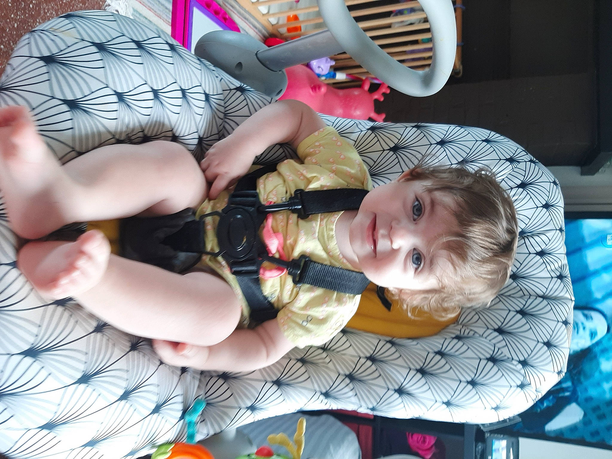 Lea participe au concours pour gagner de l'argent avec cette photo : baby, baby_products, birth, child, leg, person, play, product, toddler, vacation