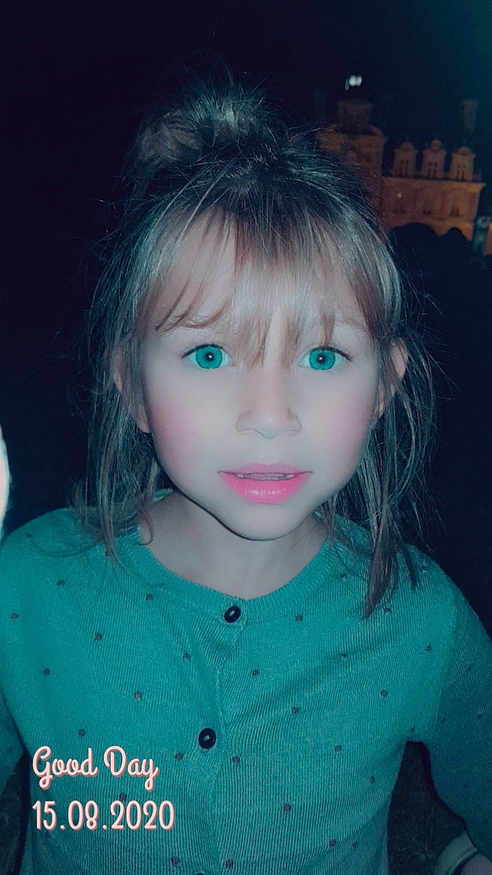 Zoe a rejoint le concours — aidez-le/la à gagner de superbes lots ! bangs, black_hair, cheek, child, chin, cool, eye, eyebrow, face, forehead, hair, hairstyle, head, jaw, lip, nose, person, photography, portrait, smile