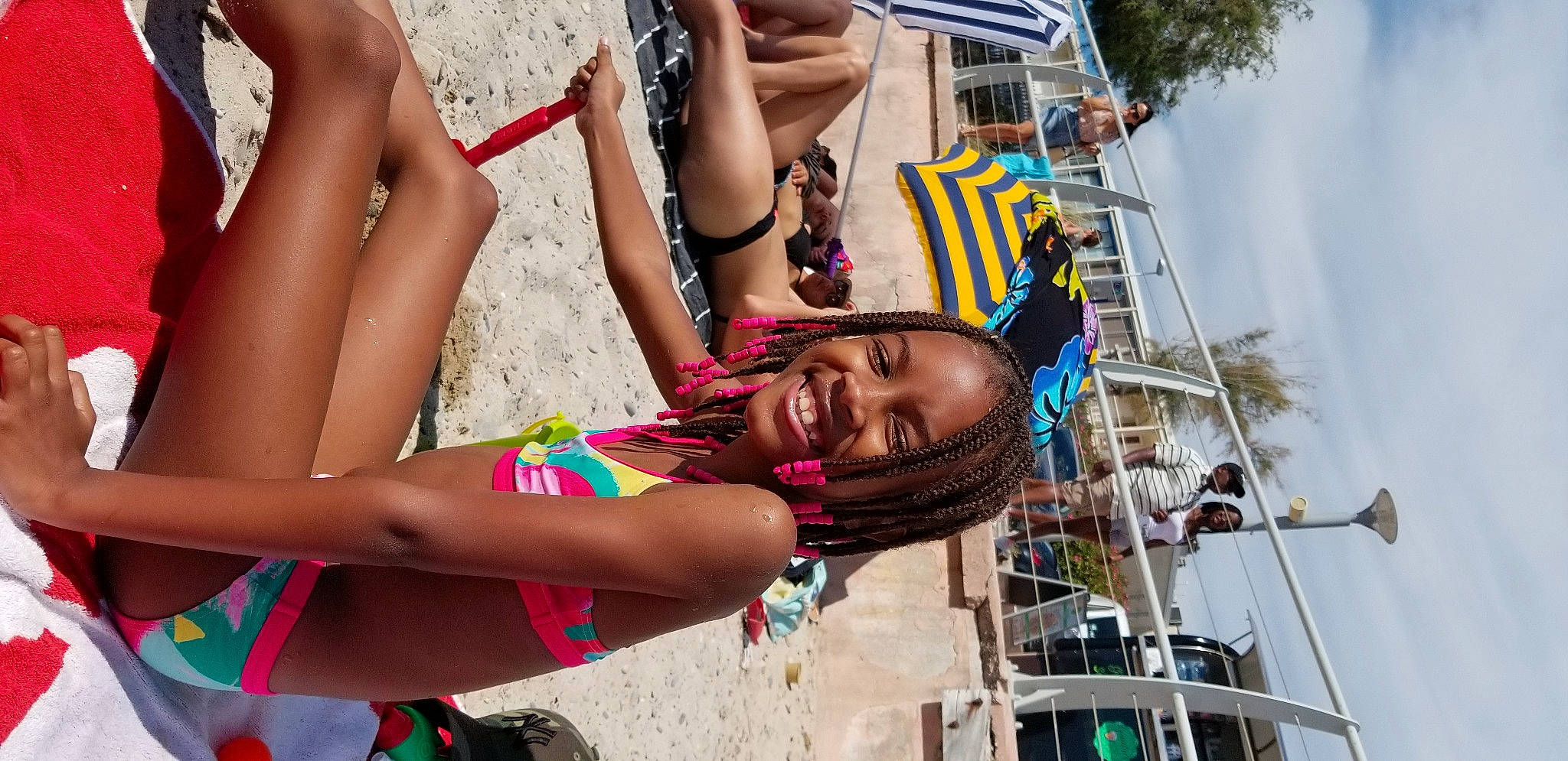 Chloé a rejoint le concours — aidez-le/la à gagner de superbes lots ! carnival, event, festival, fun, joy, parade, person, photography, selfie, spring_break, summer, tourism, under_exposed, vacation