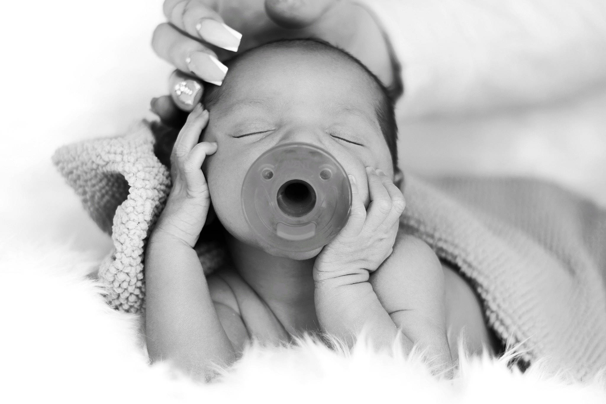 True is registered to the contest to win money with this photo: baby, birth, black_and_white, child, facial_expression, hand, monochrome, monochrome_photography, mouth, nose, person, photograph, photography, smile, stock_photography, style