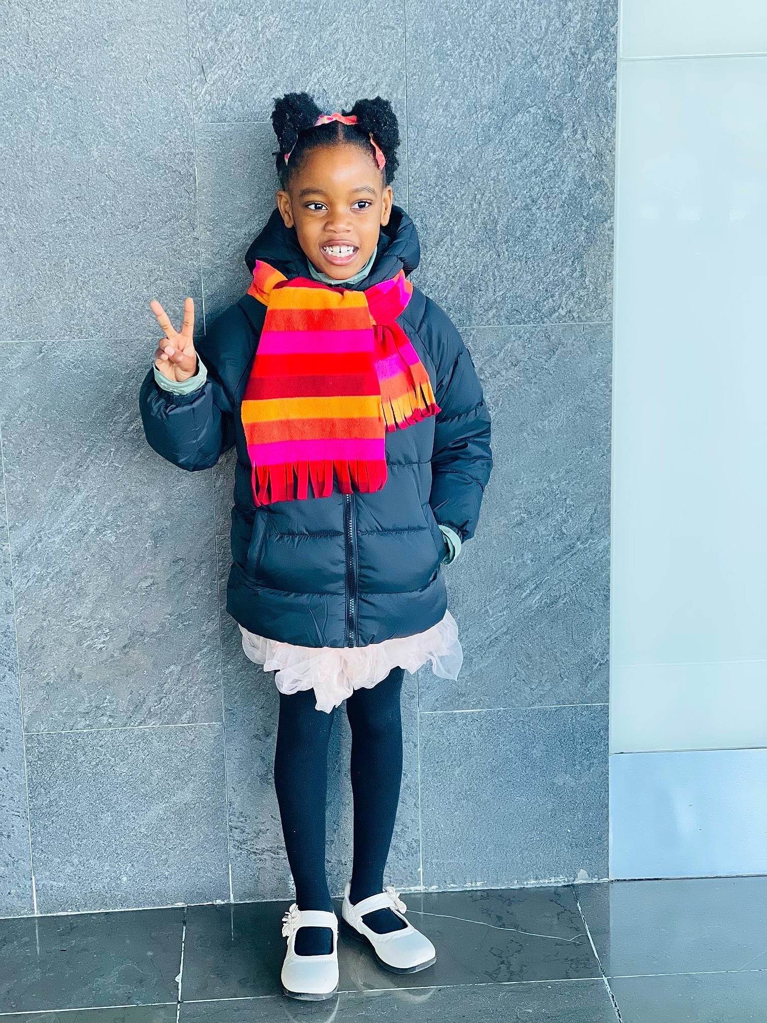 Manël a rejoint le concours — aidez-le/la à gagner de superbes lots ! baby_toddler_clothing, boot, costume, denim, electric_blue, fashion_accessory, fashion_design, fun, headgear, joy, knee, magenta, neck, pattern, person, personal_protective_equipment, shoe, shoulder, sleeve, sock