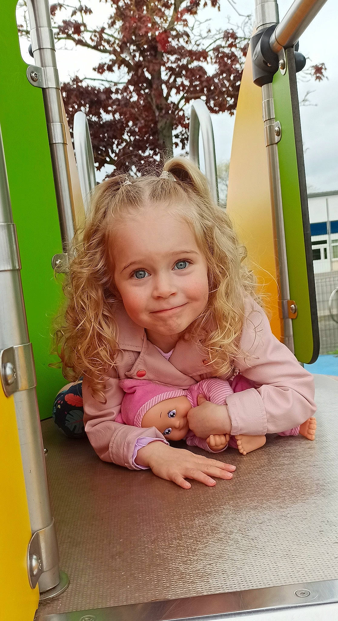 Liyana participe au concours pour gagner de l'argent avec cette photo : baby, baby_toddler_clothing, beauty, child, facial_expression, flooring, fun, grass, happy, joy, leisure, outdoor_play_equipment, person, pink, public_space, recreation, skin, sky, smile, swing