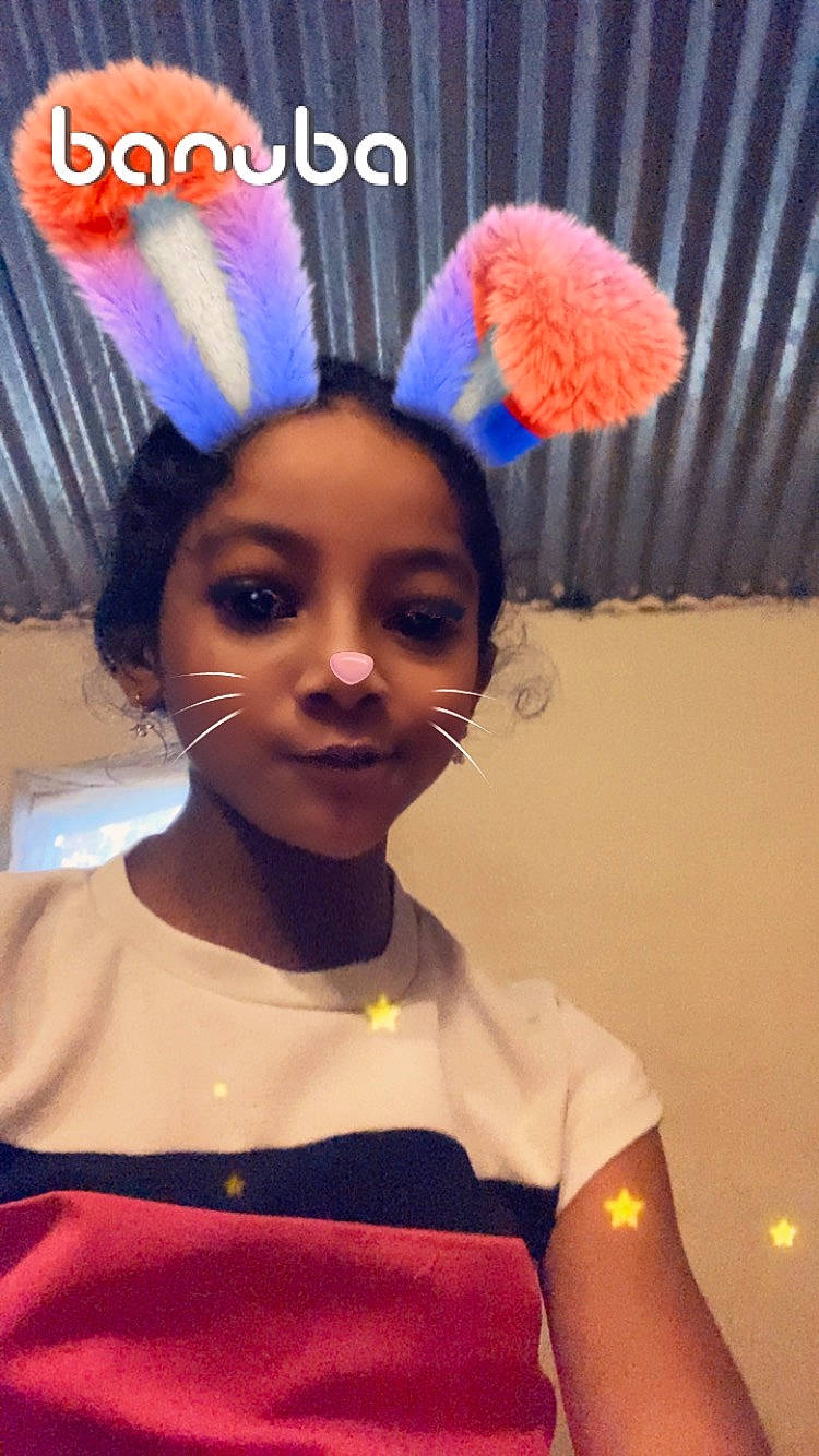 Kaina participe au concours pour gagner de l'argent avec cette photo : beauty, child, electric_blue, entertainment, event, eyebrow, eyelash, fashion_design, fun, hair, hairstyle, happy, head, human_body, magenta, organ, person, smile, snapshot, wig