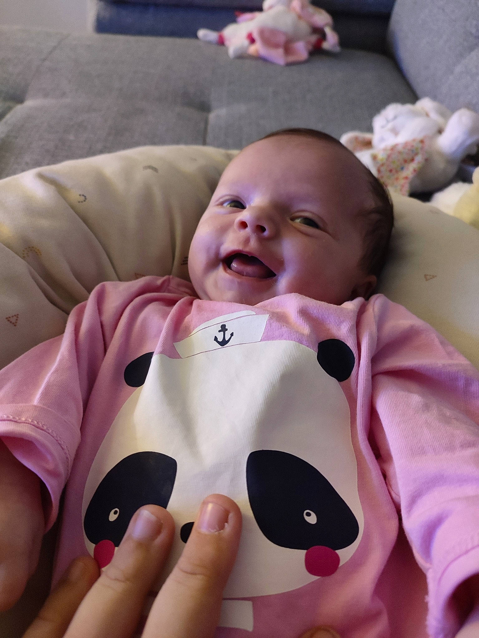 Léna a rejoint le concours — aidez-le/la à gagner de superbes lots ! baby, baby_toddler_clothing, cheek, child, chin, comfort, face, facial_expression, finger, happy, lip, mouth, nose, person, pink, product, skin, smile, textile, toddler