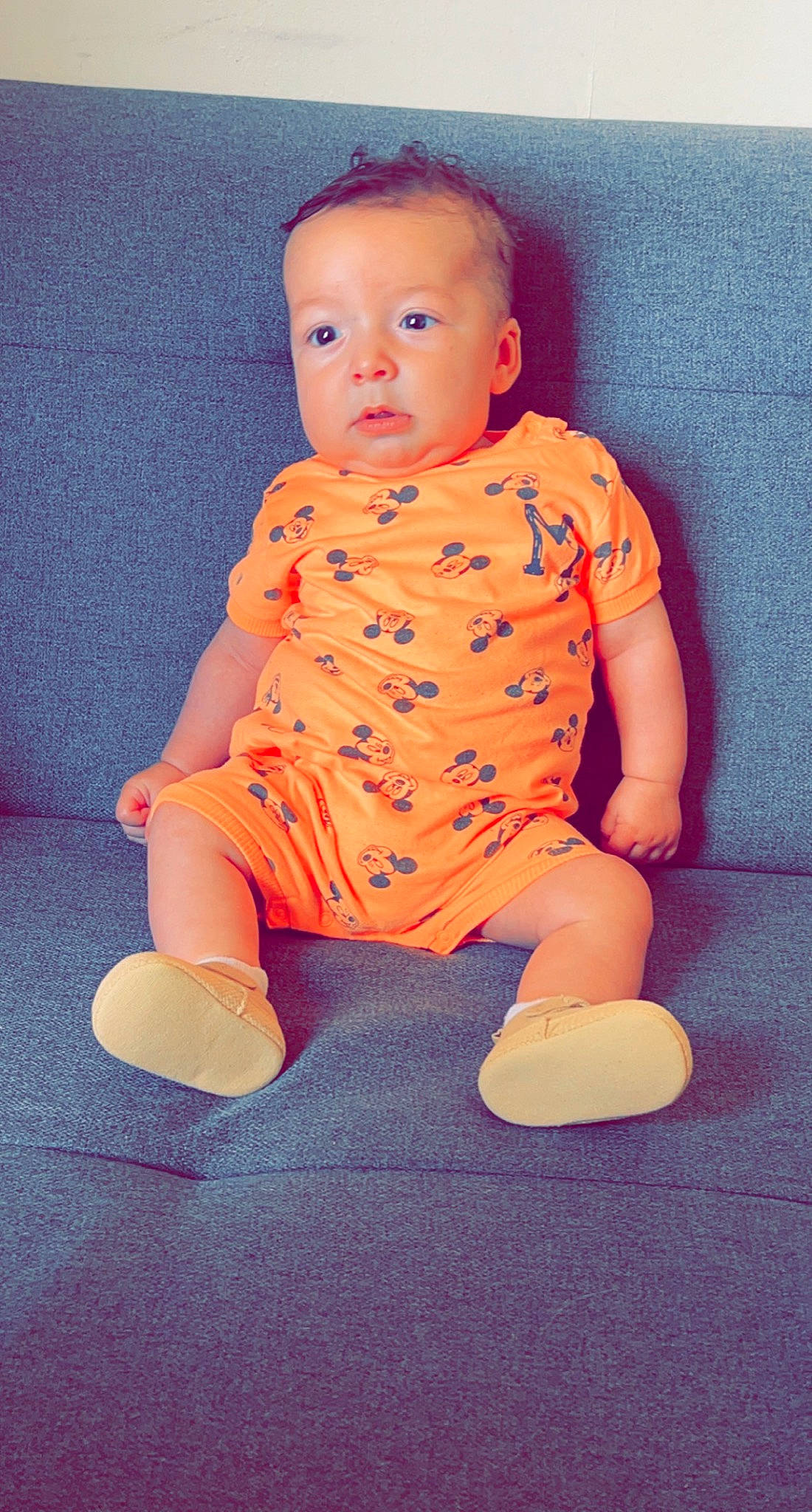 édenn a rejoint le concours — aidez-le/la à gagner de superbes lots ! baby, baby_toddler_clothing, beauty, cheek, child, chin, electric_blue, eye, face, flooring, foot, head, human_leg, knee, kneeling, orange, pattern, person, pink, sleeve