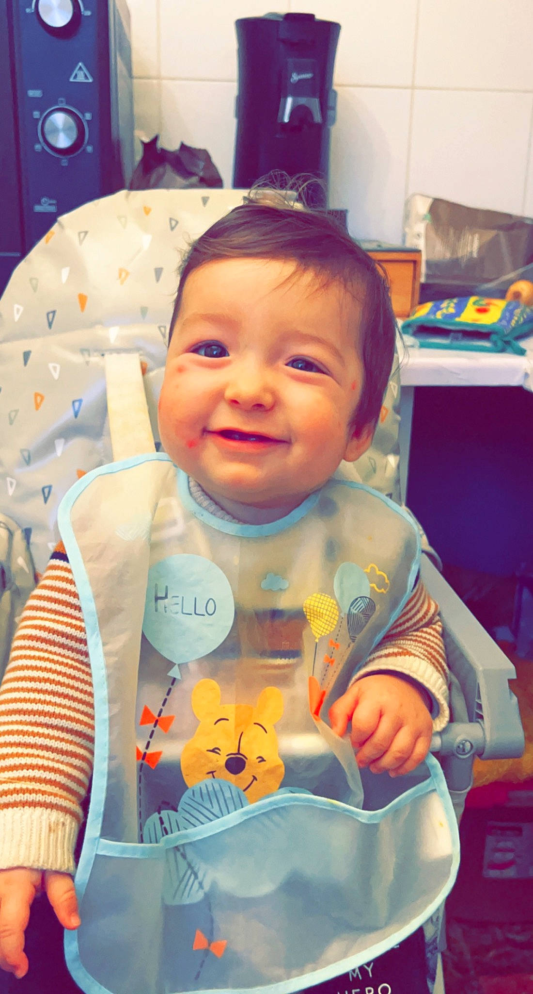 édenn a rejoint le concours — aidez-le/la à gagner de superbes lots ! baby, baby_products, baby_toddler_clothing, blue, cheek, child, chin, eye, eyebrow, facial_expression, fun, happy, iris, joy, mouth, nose, person, service, sitting, skin