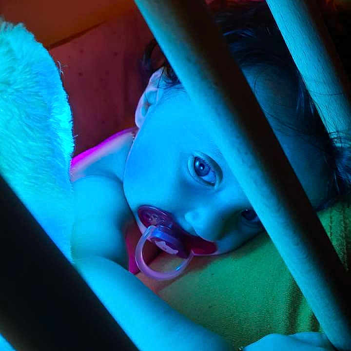 Mila participe au concours pour gagner de l'argent avec cette photo : aqua, baby, blue, chest, electric_blue, eyelash, fashion_accessory, flesh, fun, magenta, material_property, purple, room, sitting, tints_and_shades, toddler, vehicle_door