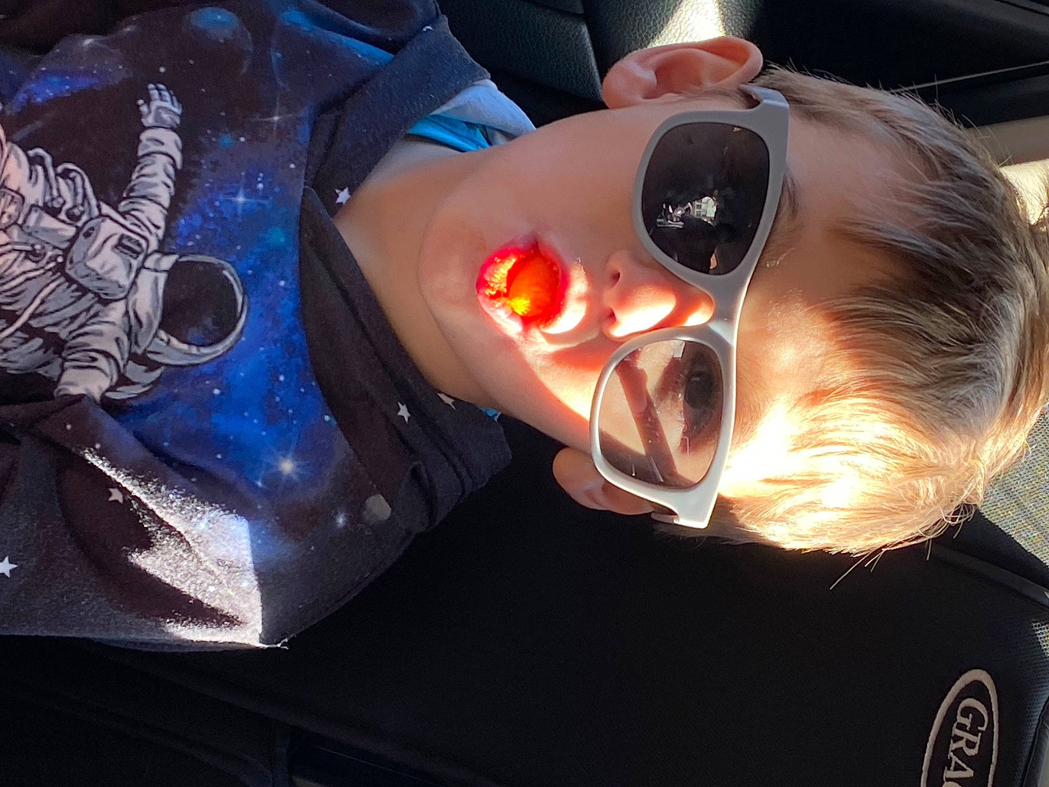 Kacen is registered to the contest to win money with this photo: audio_equipment, automotive_design, automotive_lighting, carmine, costume, entertainment, eyewear, fictional_character, flash_photography, fun, goggles, jaw, mask, mouth, person, personal_protective_equipment, selfie, smile, space, sunglasses