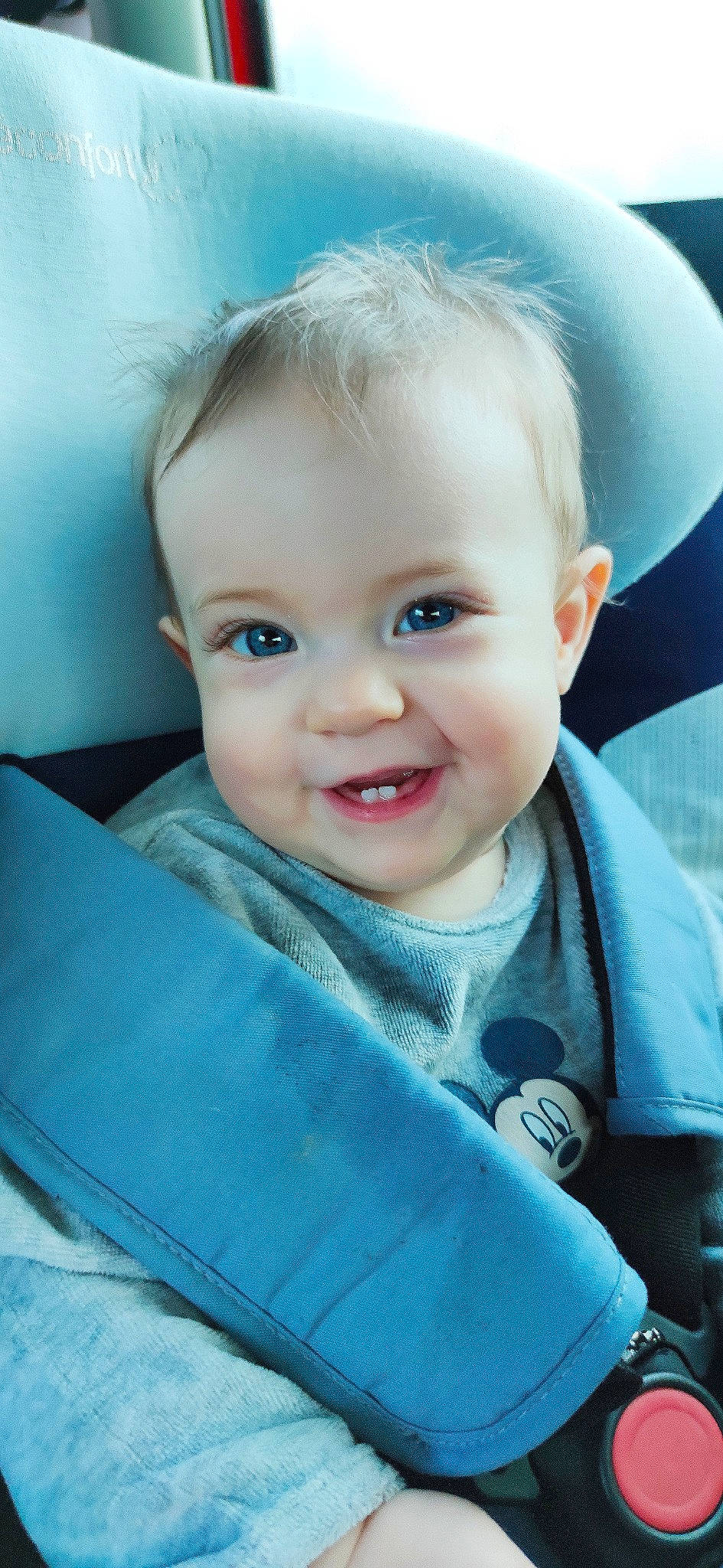 Hina participe au concours pour gagner de l'argent avec cette photo : aqua, azure, baby, baby_carriage, baby_toddler_clothing, cheek, chin, comfort, eyebrow, flash_photography, happy, iris, joy, lip, mouth, nose, outerwear, person, product, skin