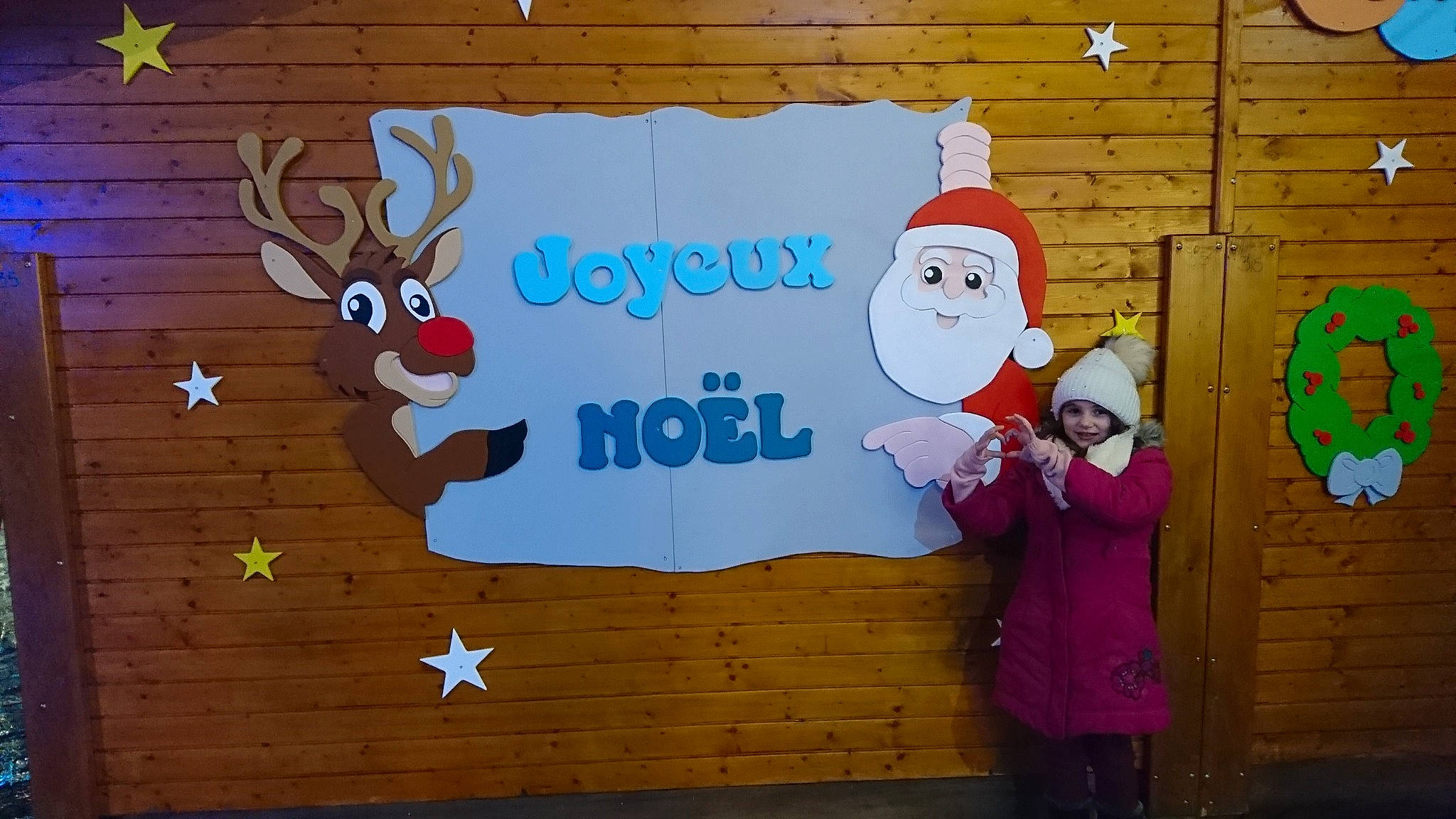 Chloé participe au concours pour gagner de l'argent avec cette photo : area, art, event, fun, headwear, joy, mural, person, play, recreation, world