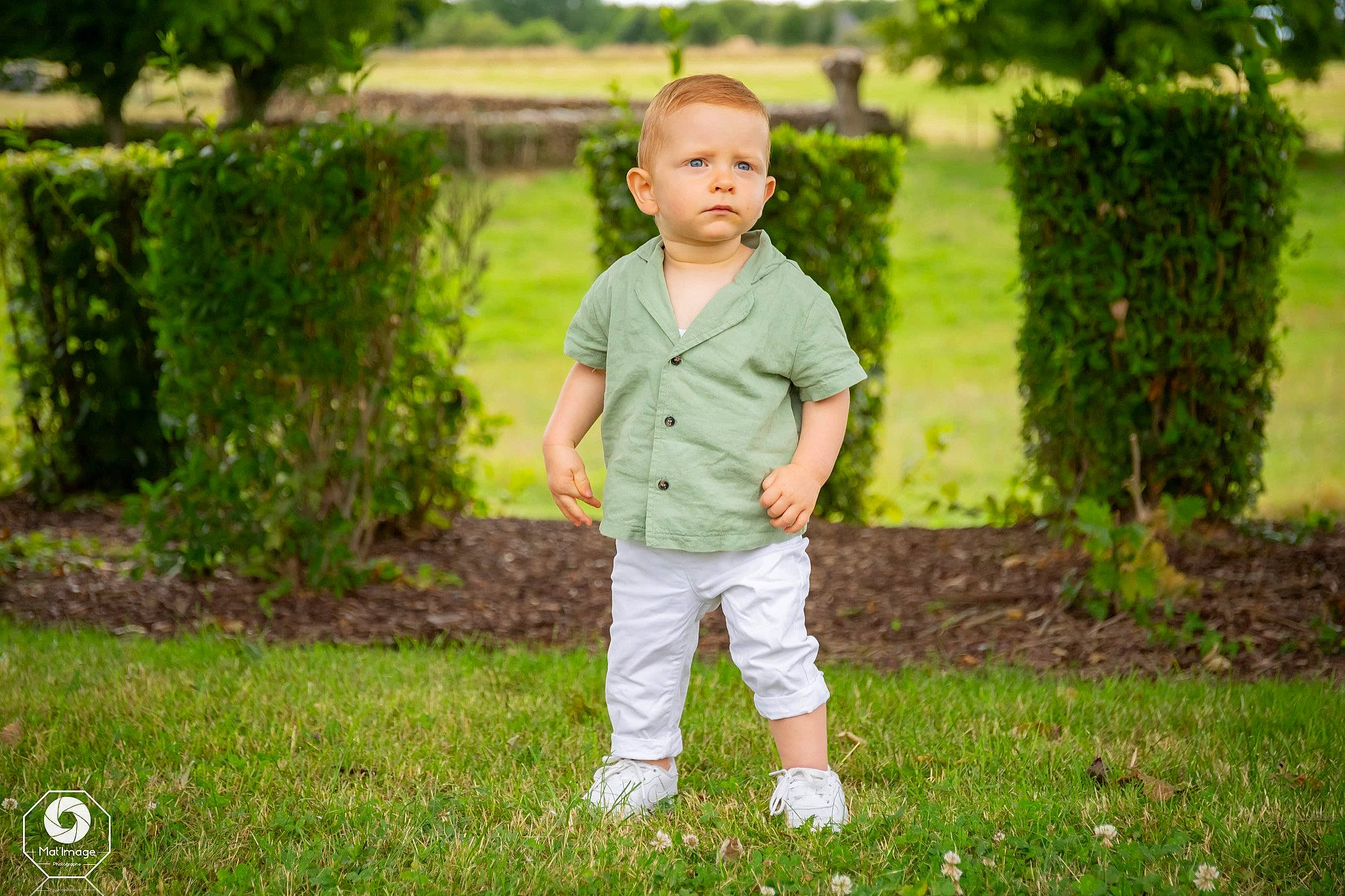 Léo participe au concours pour gagner de l'argent avec cette photo : baby, child, fun, garden, grass, grass_family, grassland, green, groundcover, happy, head, landscape, lawn, leisure, meadow, people_in_nature, person, plant, shrub, toddler