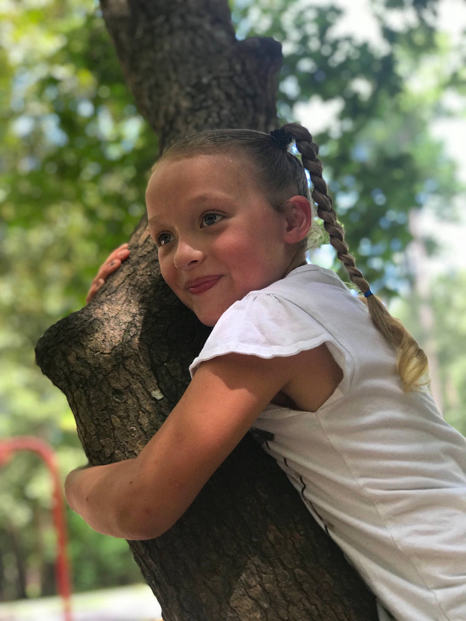 Harmony is registered to the contest to win money with this photo: child, hairstyle, long_hair, person, plant, tree, trunk