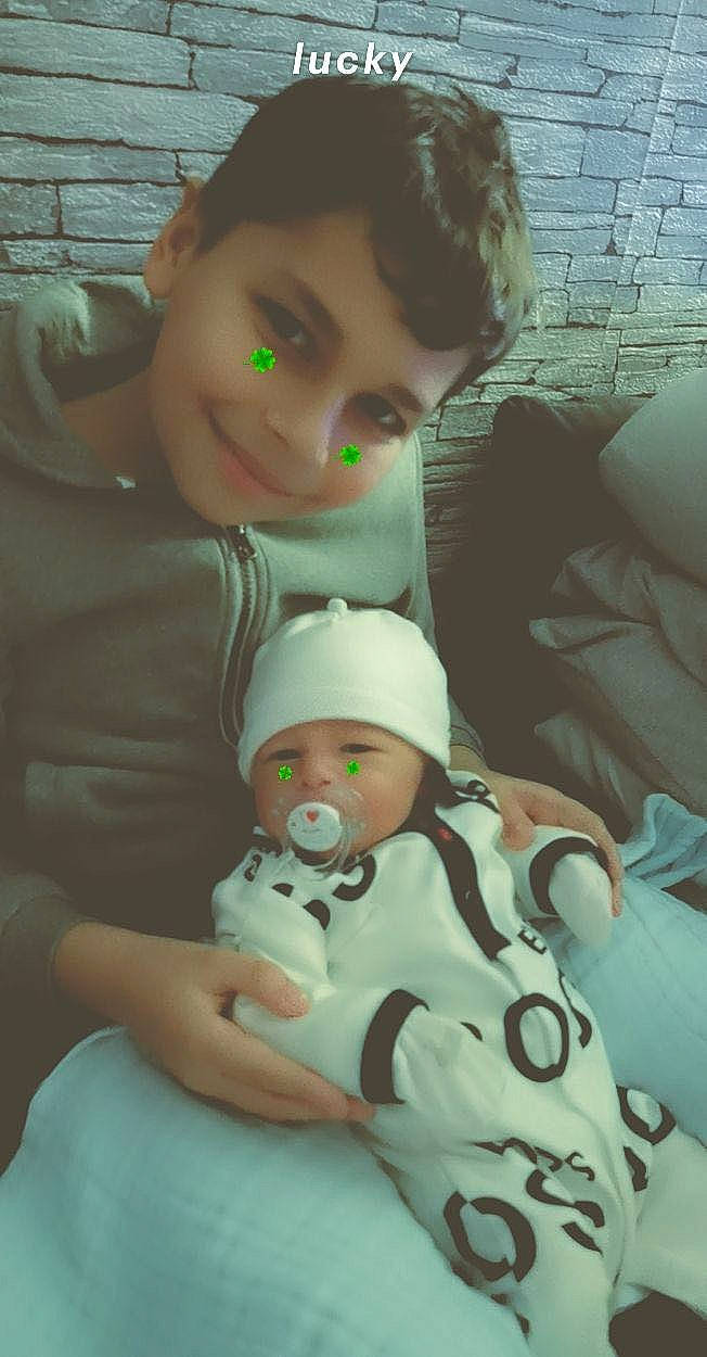 Yanis a rejoint le concours — aidez-le/la à gagner de superbes lots ! baby, baby_products, baby_toddler_clothing, cheek, child, comfort, event, fun, grass, happy, hat, headwear, health_care, hospital, joy, medical, mouth, person, room, service