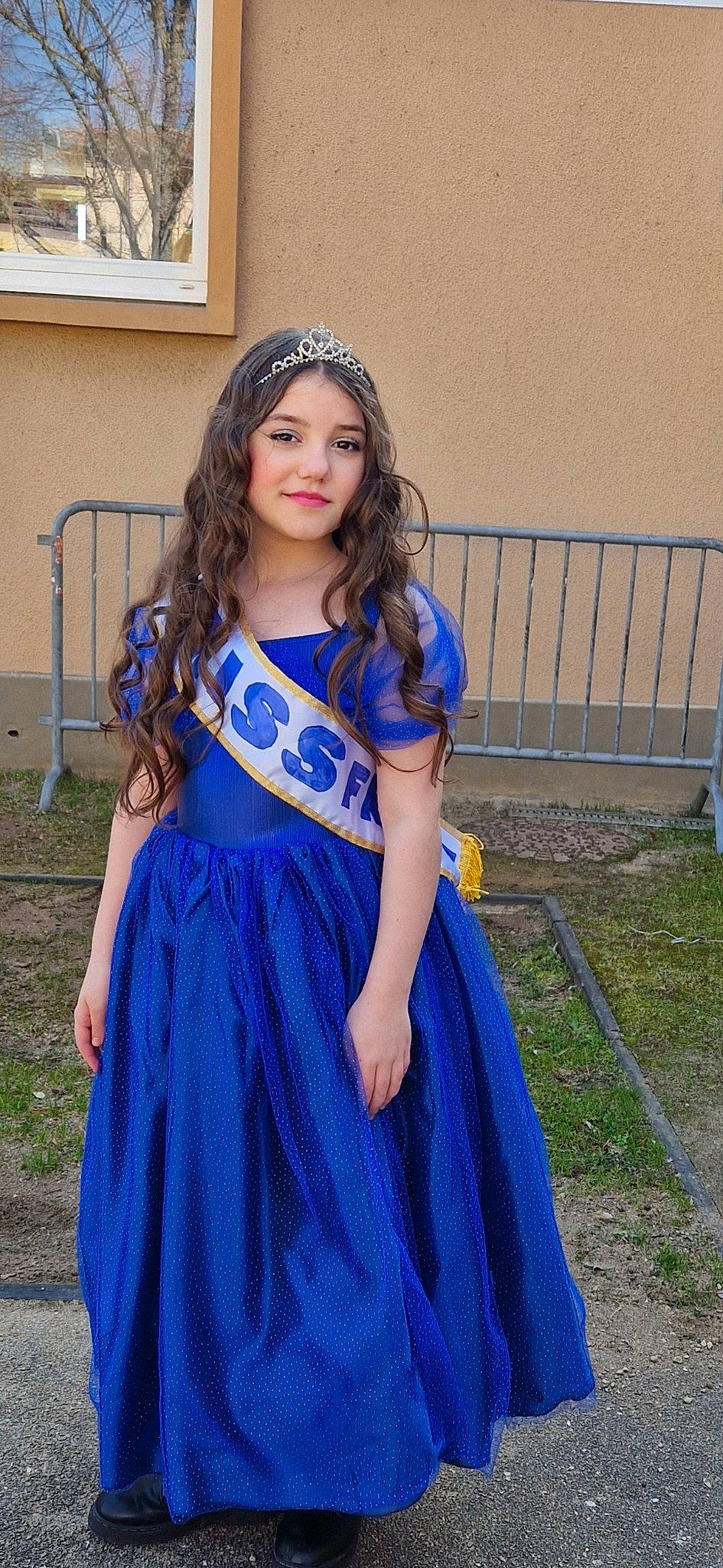 Lili participe au concours pour gagner de l'argent avec cette photo : black_hair, blue, child, day_dress, dress, electric_blue, fashion_design, formal_wear, gown, hairstyle, happy, jewellery, joy, long_hair, magenta, one_piece_garment, person, shoulder, smile, textile