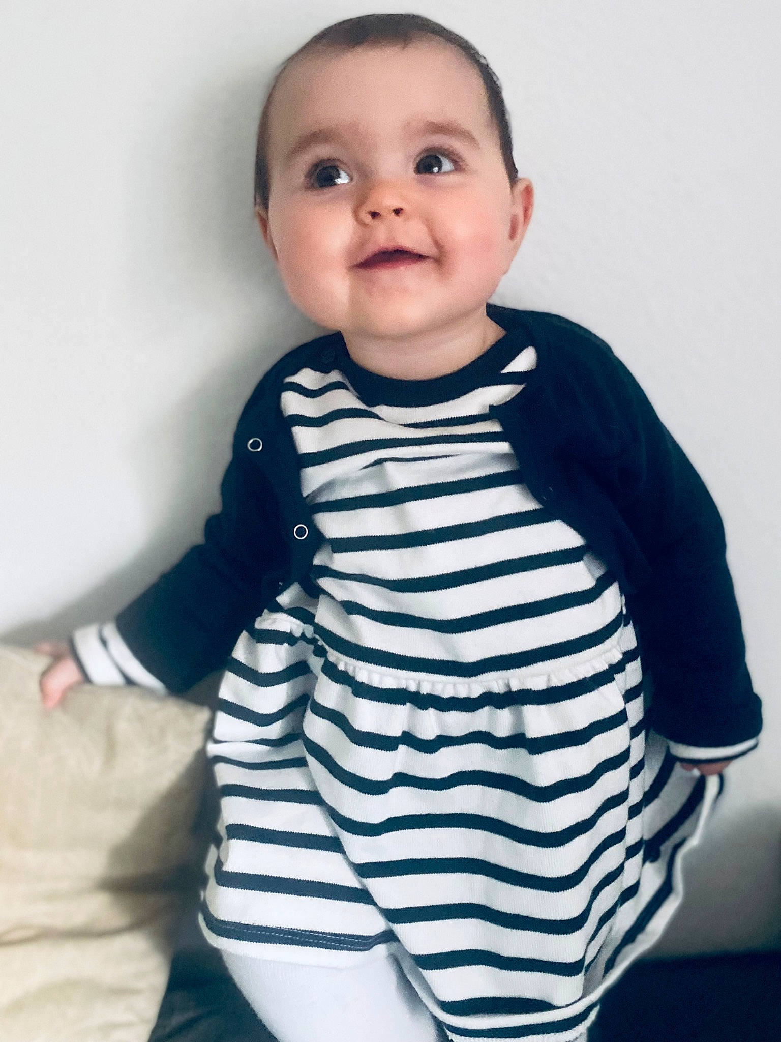 Saori participe au concours pour gagner de l'argent avec cette photo : baby, baby_toddler_clothing, child, collar, day_dress, electric_blue, eyelash, face, happy, neck, one_piece_garment, outerwear, pattern, person, rectangle, shoulder, sleeve, smile, t_shirt, toddler