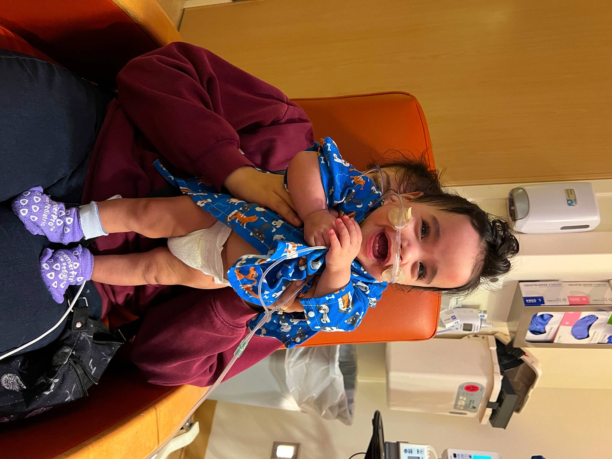 Antonio is registered to the contest to win money with this photo: child, comfort, elbow, electric_blue, finger, fun, human_leg, knee, lap, nail, person, room, sitting, sportswear, thigh, wrist