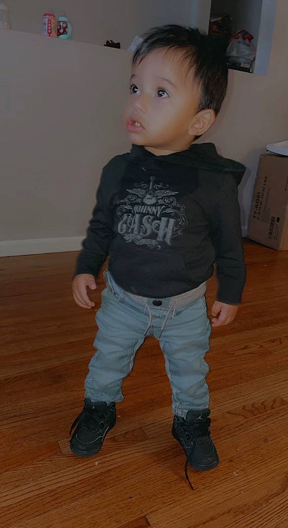 Zacarías is registered to the contest to win money with this photo: baby_toddler_clothing, box, cheek, child, face, floor, flooring, hairstyle, hardwood, head, knee, neck, nose, person, shipping_box, skin, sleeve, standing, toddler, wood