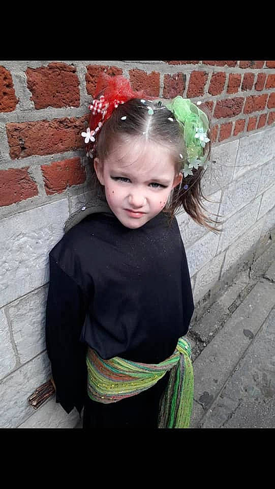 Alena a rejoint le concours — aidez-le/la à gagner de superbes lots ! child, child_model, costume, ear, fashion_accessory, hair, hair_accessory, head, headband, headgear, headpiece, person, photography, smile, toddler