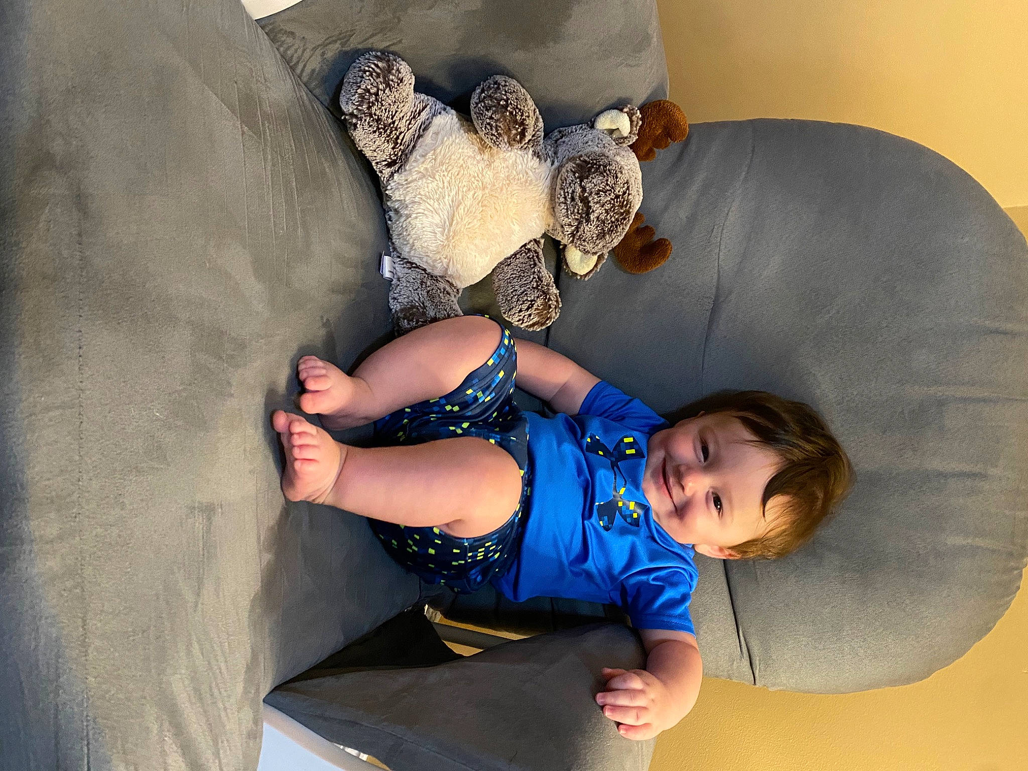 Walker is registered to the contest to win money with this photo: baby_toddler_clothing, child, comfort, electric_blue, fashion_accessory, flash_photography, fun, happy, hat, headgear, human_leg, joy, knee, leg, leisure, person, room, sitting, t_shirt, textile