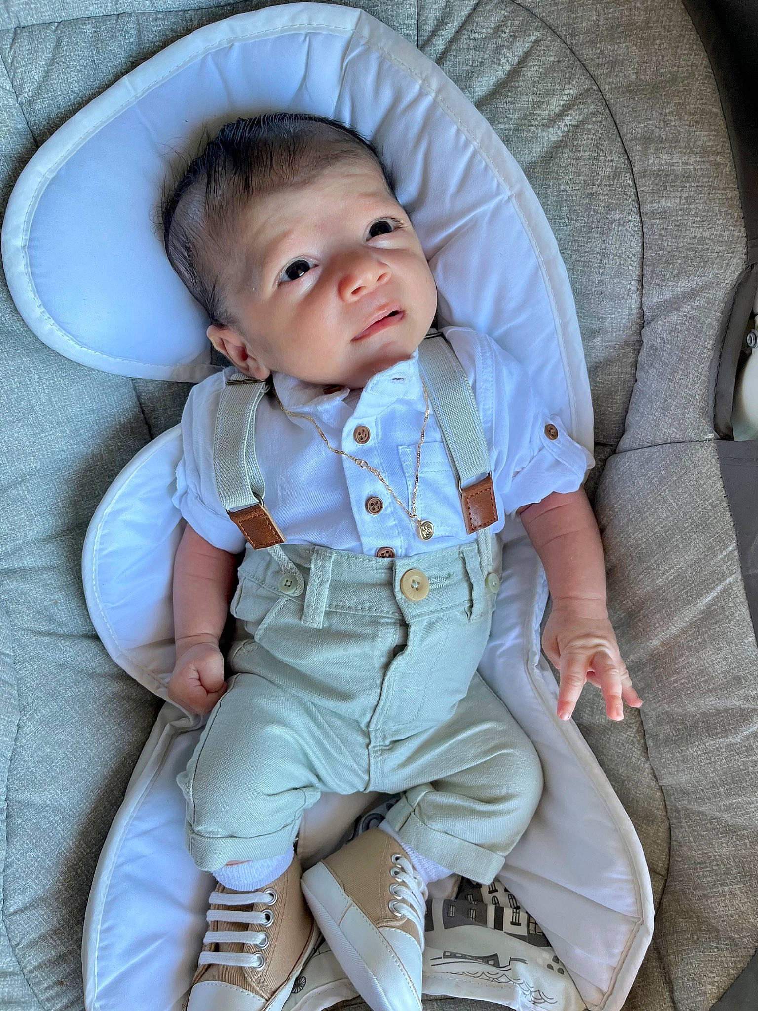 Zayn a rejoint le concours — aidez-le/la à gagner de superbes lots ! baby, baby_carriage, baby_products, baby_safety, baby_sleeping, baby_toddler_clothing, chair, cheek, child, collar, comfort, eye, iris, linens, outerwear, person, product, skin, sleeve, textile