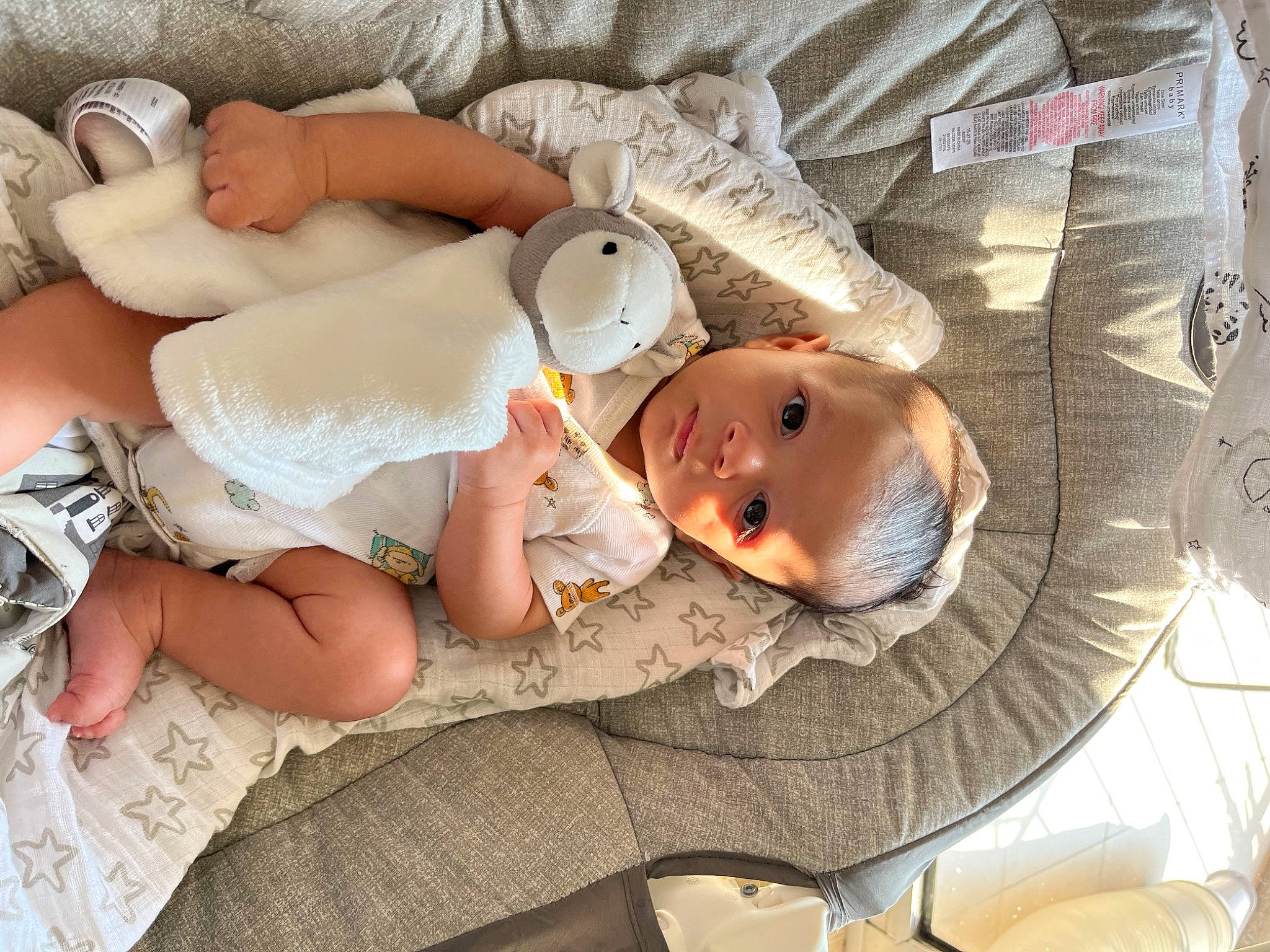 Zayn participe au concours pour gagner de l'argent avec cette photo : baby, baby_products, baby_safety, baby_sleeping, baby_toddler_clothing, child, comfort, hat, head, headgear, infant_bodysuit, linens, mouth, nap, pattern, person, room, skin, sleep, thigh