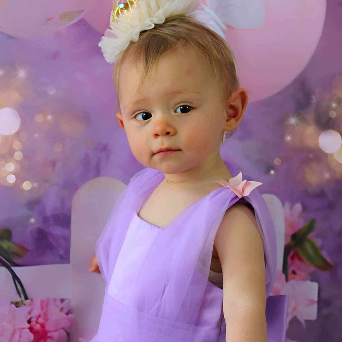 Oxane a rejoint le concours — aidez-le/la à gagner de superbes lots ! background, celebration, child, costume, crown, cute, dress, flower, girl, indoor, innocent, lavender, looking, pink, portrait, princess, purple, soft_light, sparkle, toddler