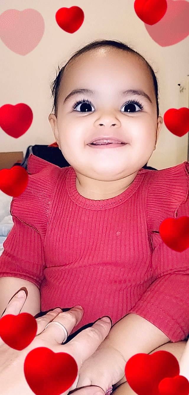 Xélyana participe au concours pour gagner de l'argent avec cette photo : arm, baby_toddler_clothing, cheek, chin, face, facial_expression, hairstyle, hand, happy, human, human_body, joy, lip, muscle, neck, nose, organ, person, skin, sleeve